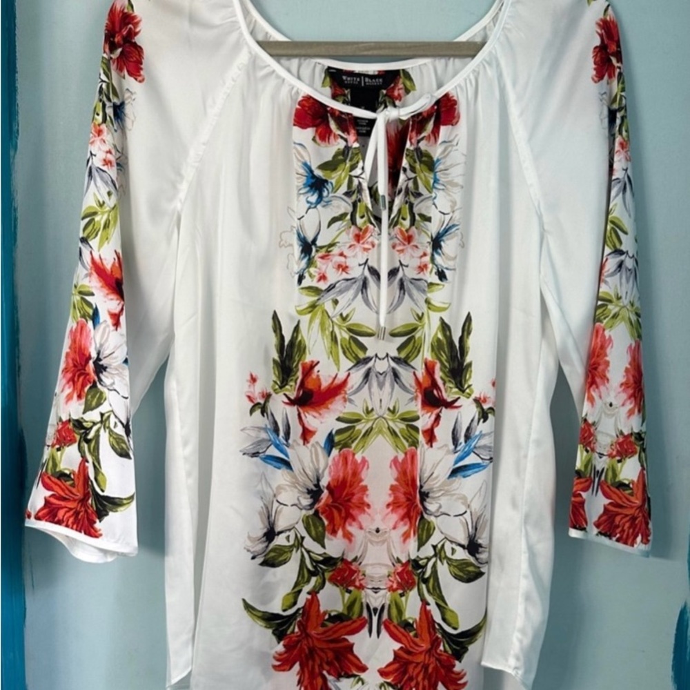 🌺 White House Black Market’s Elegant Tropical Floral Print White Tunic Blouse M